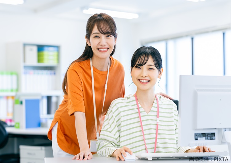 ◎コールセンターで働く女性2名